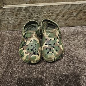 Lined off brand crocs